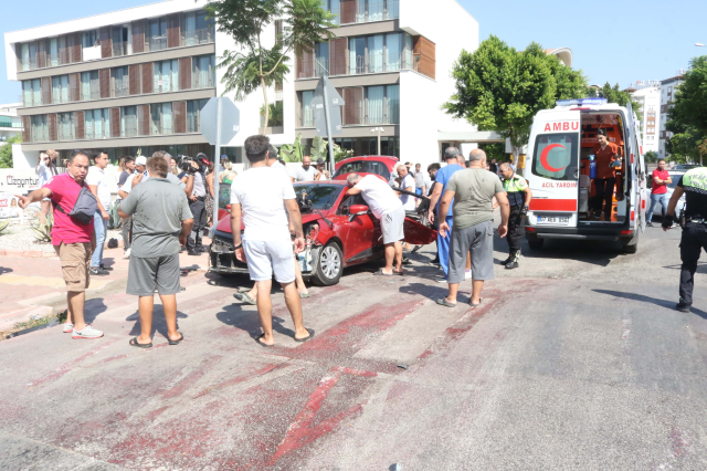 Antalyasporlu futbolcu Naldo'nun ailesi trafik kazası geçirdi! Arabadan fırlayan oğlunun durumu kritik