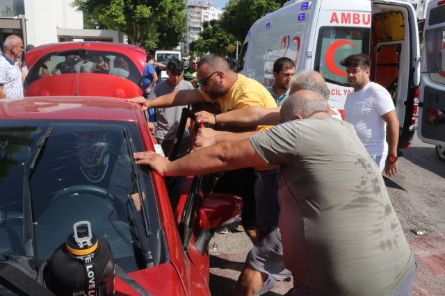 Antalyasporlu futbolcu Naldo'nun ailesi trafik kazası geçirdi! Arabadan fırlayan oğlunun durumu kritik