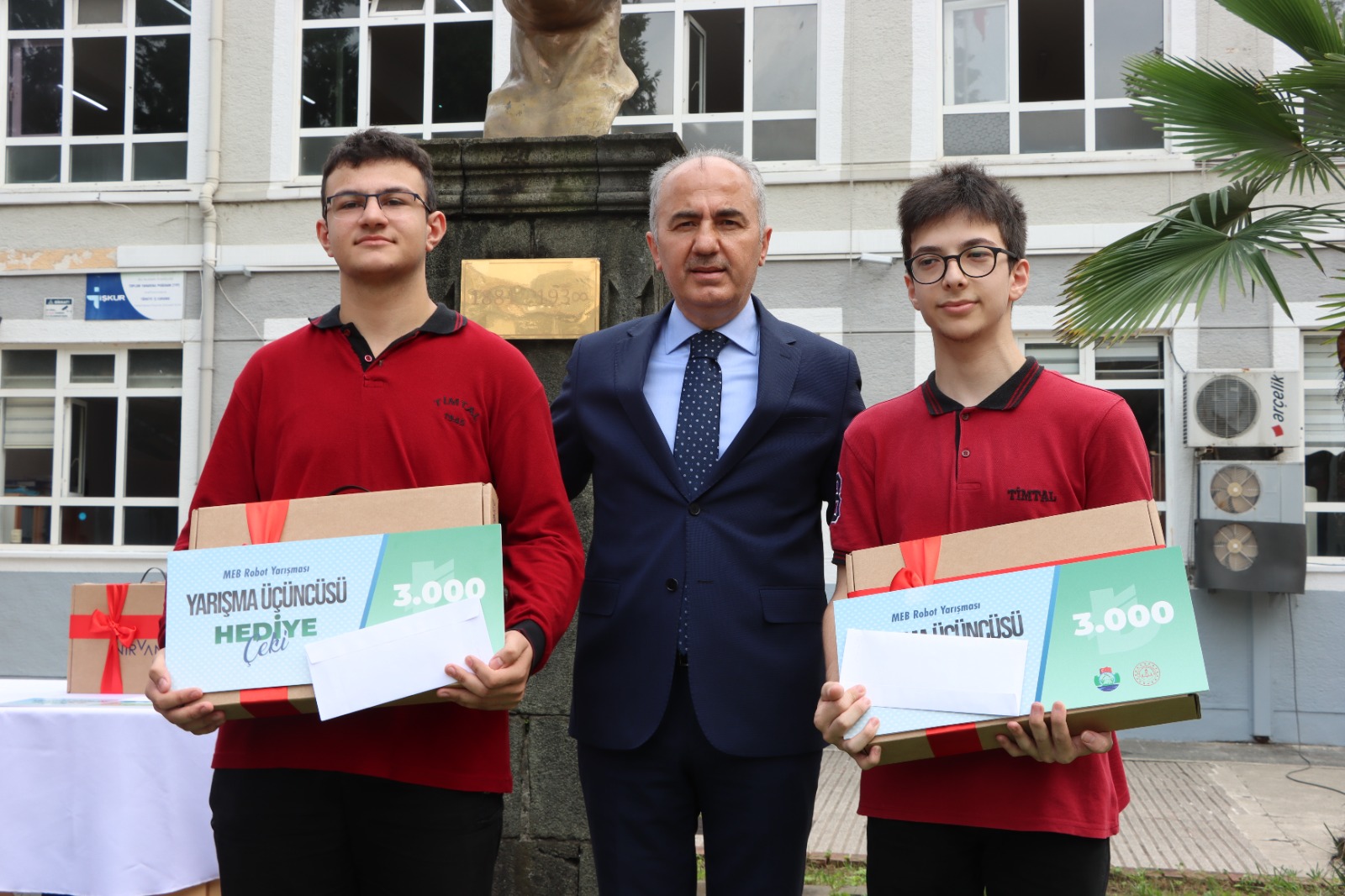 15. MEB Robot Yarışması’nda derece elde eden öğrencilere ödülleri takdim edildi