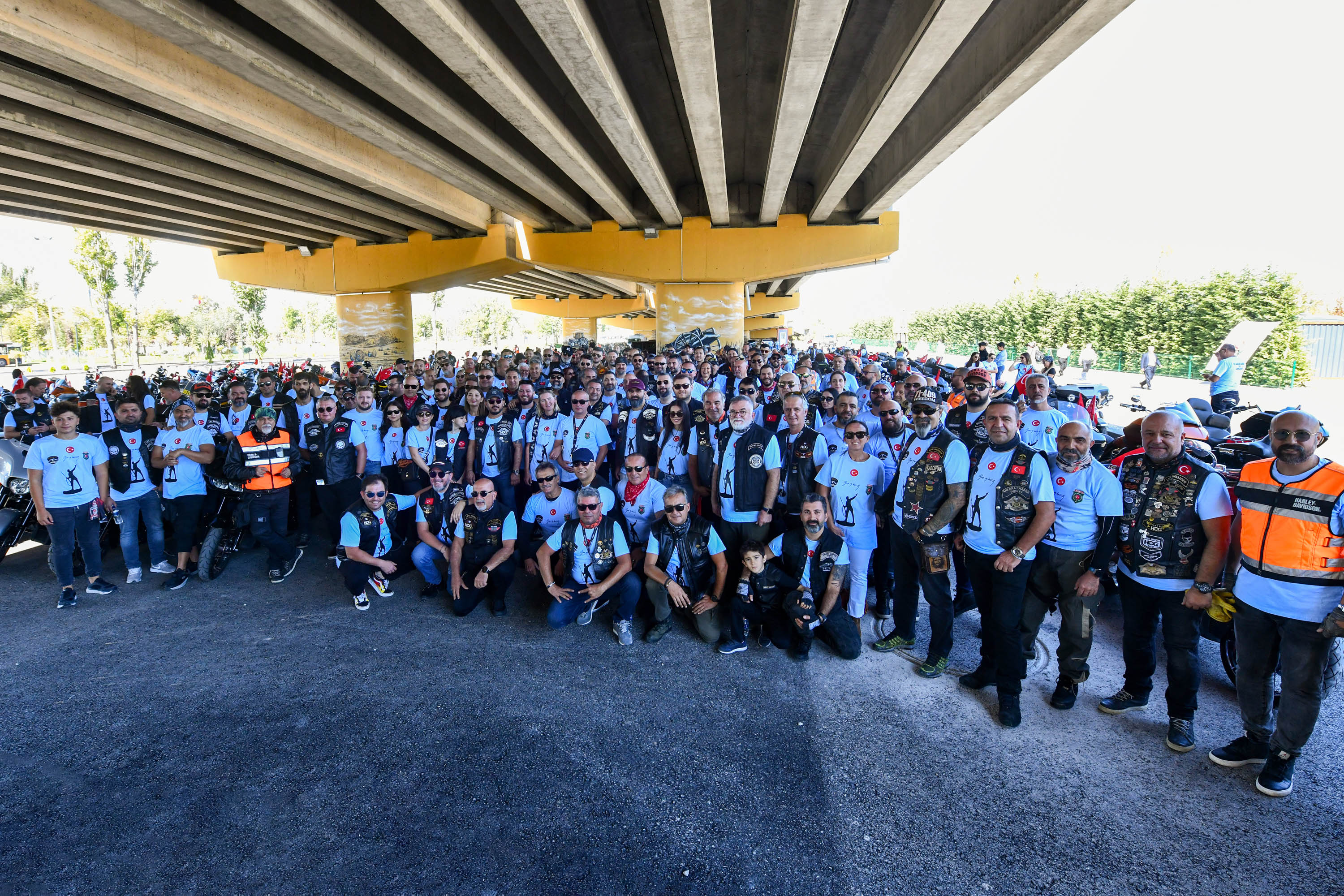 Ankara’da 300 motosiklet tutkunu gaziler için turladı