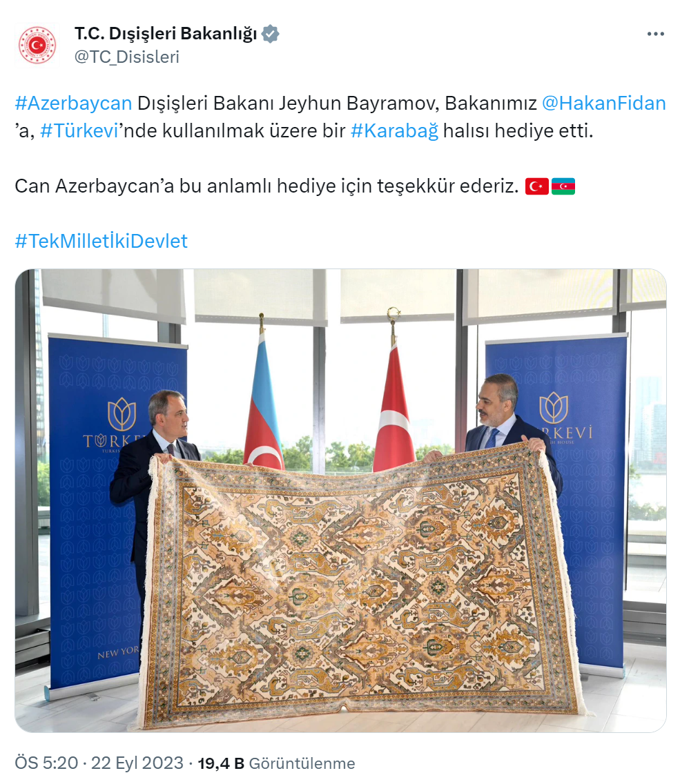 Azerbaycan Dışişleri Bakanı Bayramov, Bakan Fidan’a Karabağ halısı hediye etti