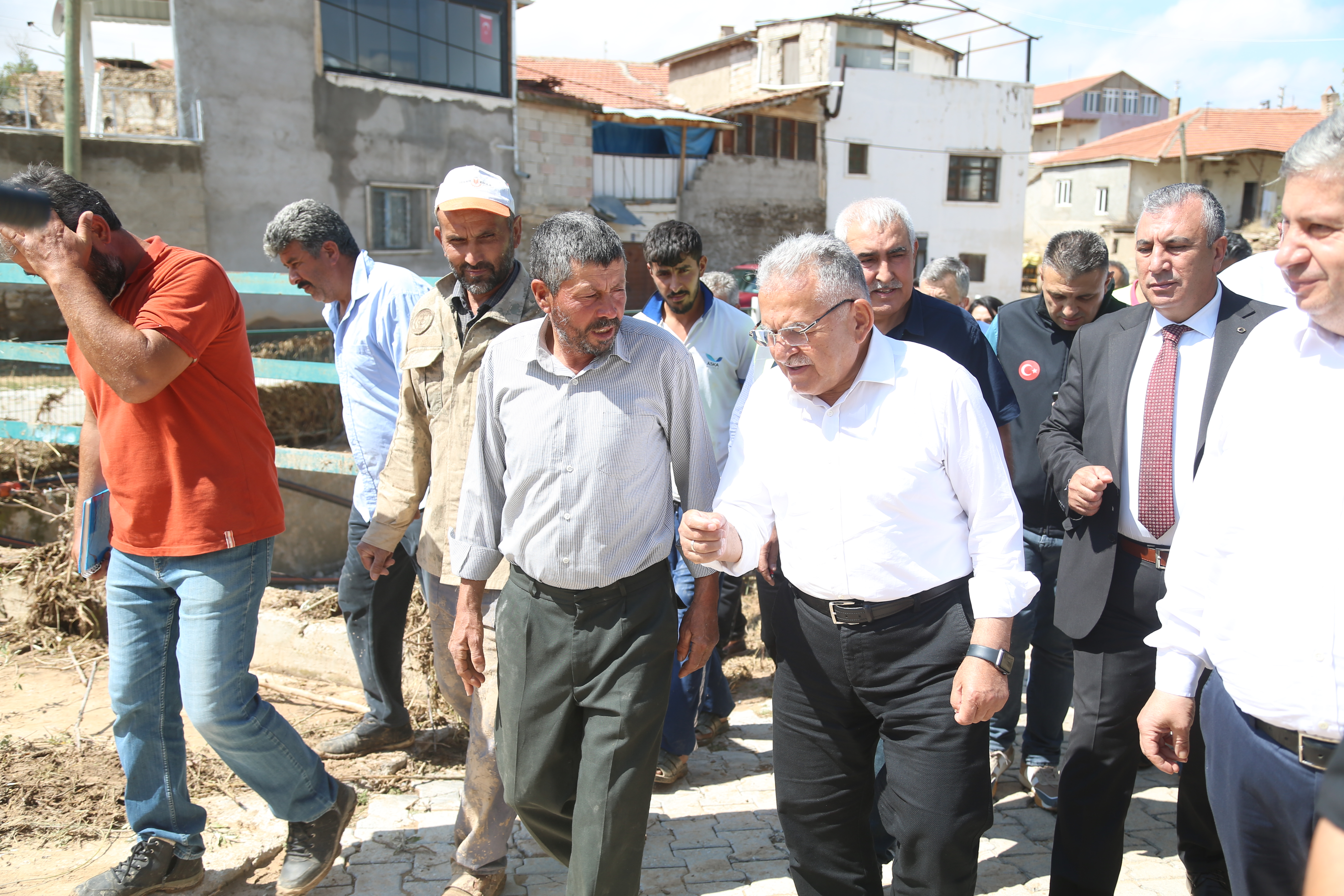 Başkan Büyükkılıç, Bünyan’daki sel bölgesinde incelemelerde bulundu