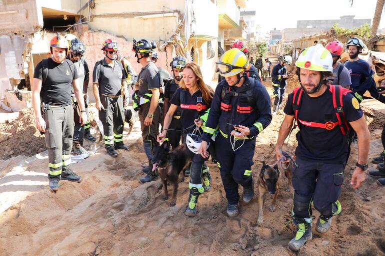 Libya Kızılayı, sel sonrası oluşan enkazı böyle görüntüledi