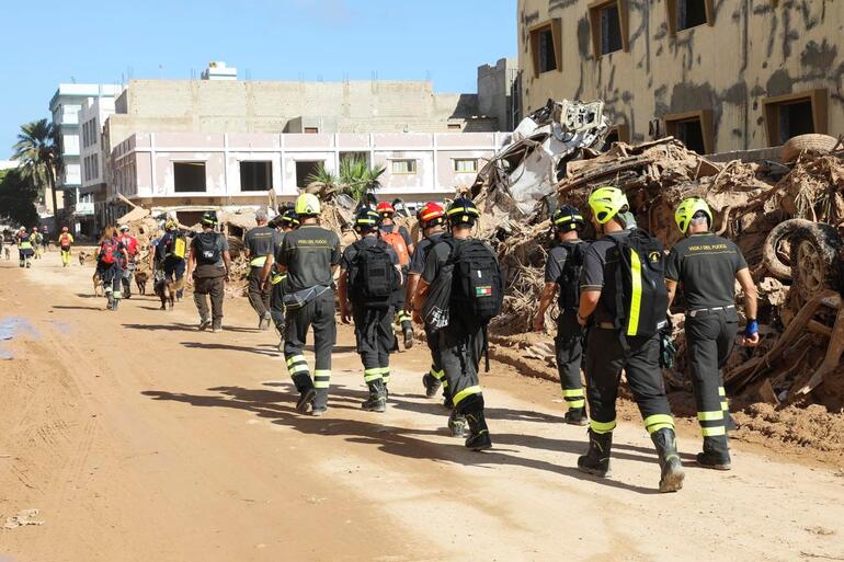 Libya Kızılayı, sel sonrası oluşan enkazı böyle görüntüledi