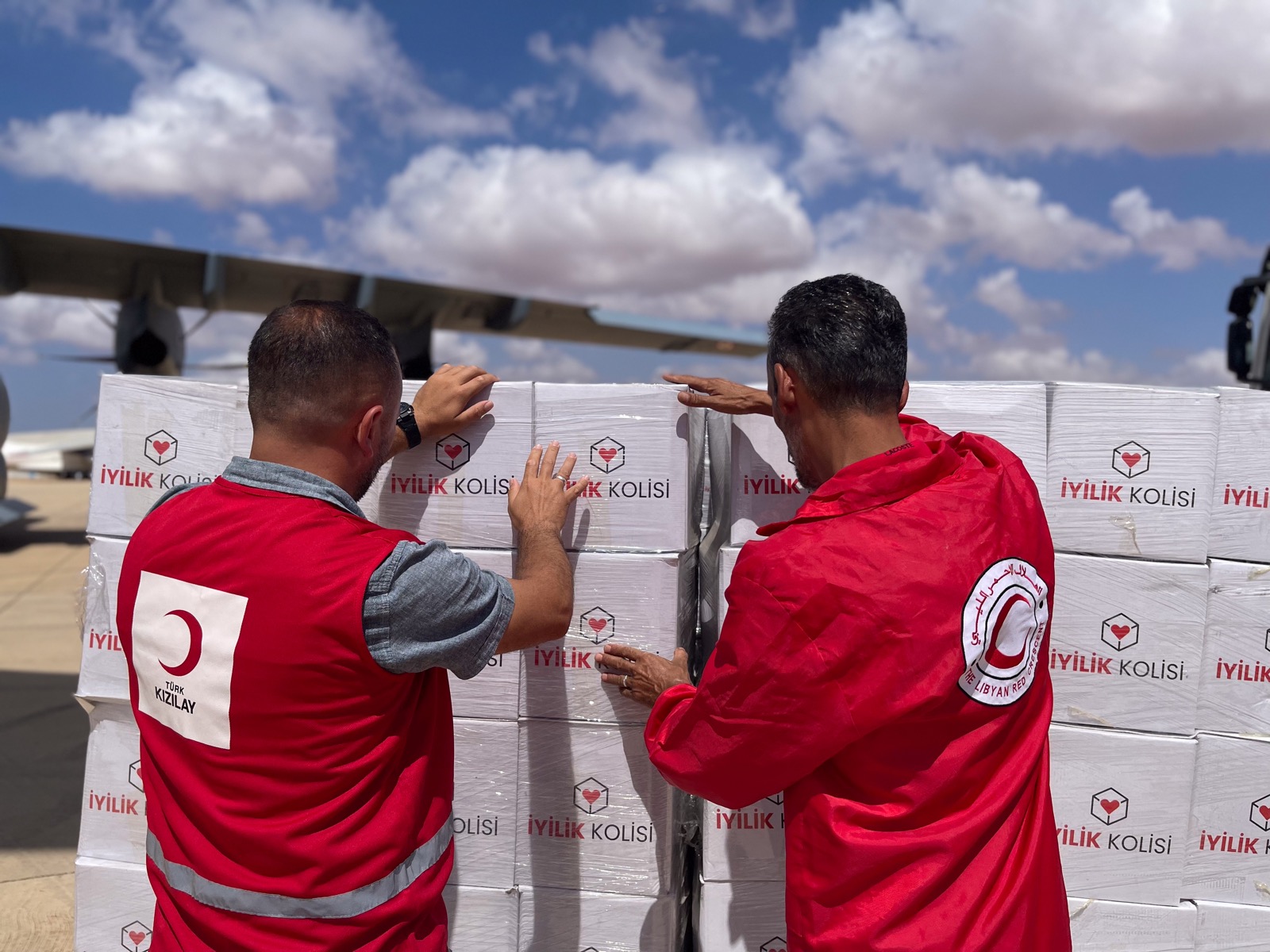 Türk Kızılay, Libya’daki selzedelere yardım için bölgeye ulaştı