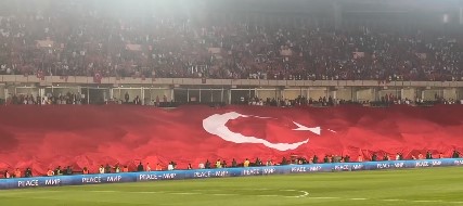Tüyler diken diken! Türkiye-Ermenistan maçında görsel şölen