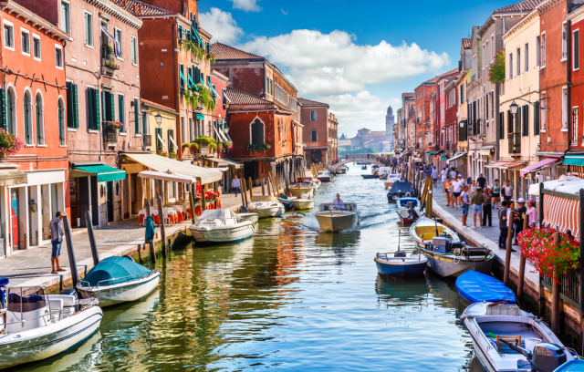 Venedik'te yoğunluğu önlemek için turistlerden 5 euro şehre giriş ücreti alınacak