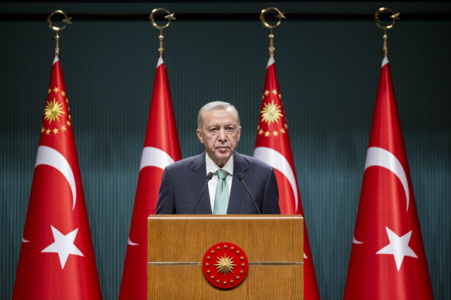 Son Dakika! Cumhurbaşkanı Erdoğan: Gençlerimize fiyatı 9 bin 500'ü geçmeyen telefon ve bilgisayar alımında 5 bin 500 liraya kadar destek vereceğiz