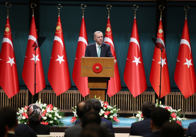 Son Dakika! Cumhurbaşkanı Erdoğan: Gençlerimize fiyatı 9 bin 500'ü geçmeyen telefon ve bilgisayar alımında 5 bin 500 liraya kadar destek vereceğiz