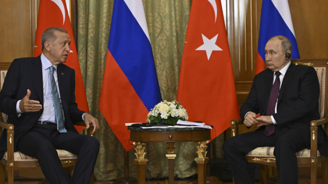 Kremlin’den Erdoğan-Putin zirvesiyle ilgili ilk açıklama: Görüşmelerin ilk kısmı yapıcı geçti, anlaşma imzalanması beklenmiyor
