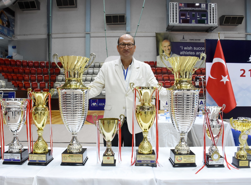 İzmir Büyükşehir Belediyesi Gençlik ve Spor Kulübü’nde bayrak değişimi