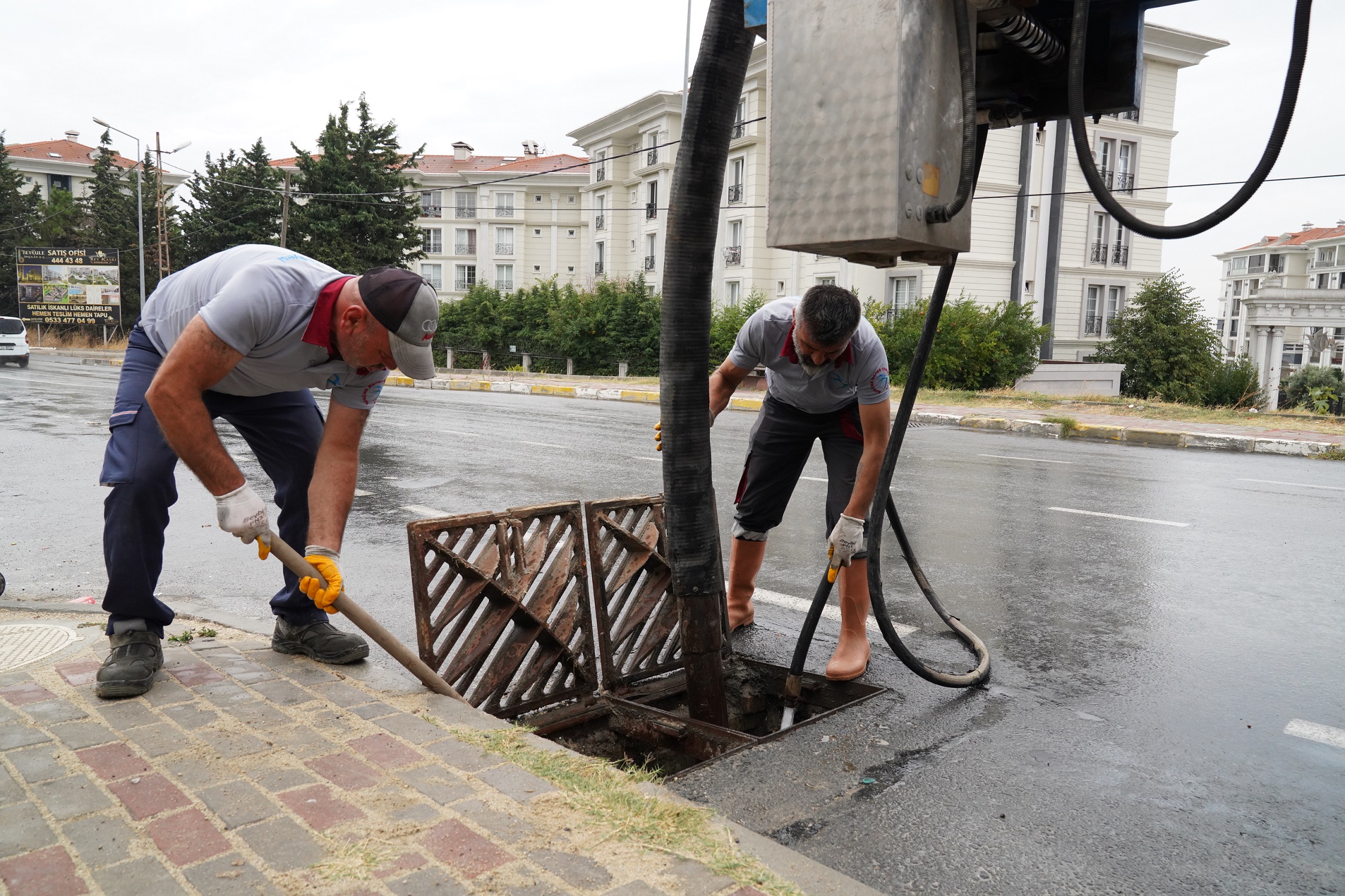 Kuvvetli yağış öncesi Beylikdüzü’nde tedbirler alındı