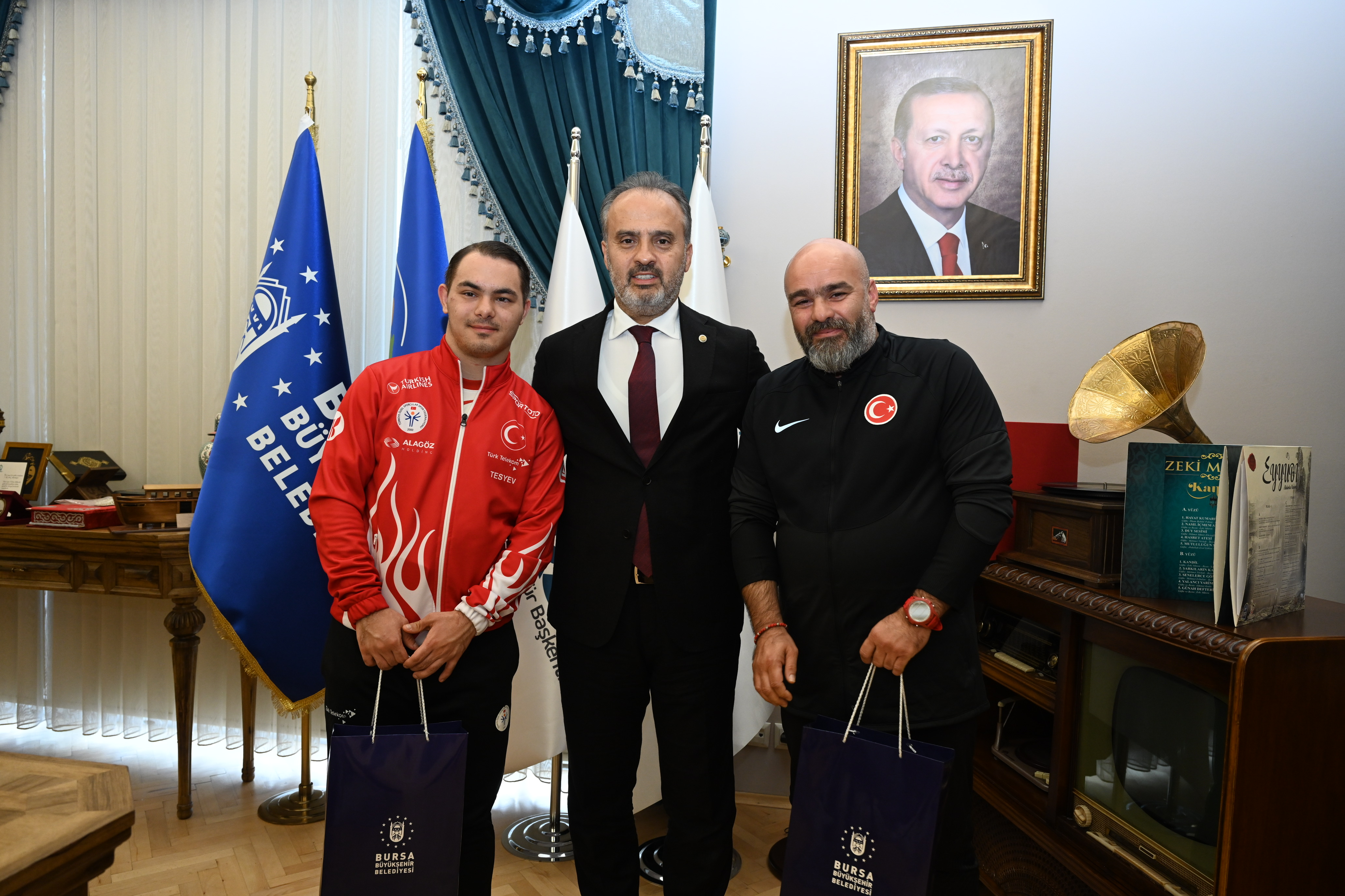 Başkan Aktaş, Down Sendromlu Özel Futsal Milli Takımı’nın Bursalı sporcularını ağırladı