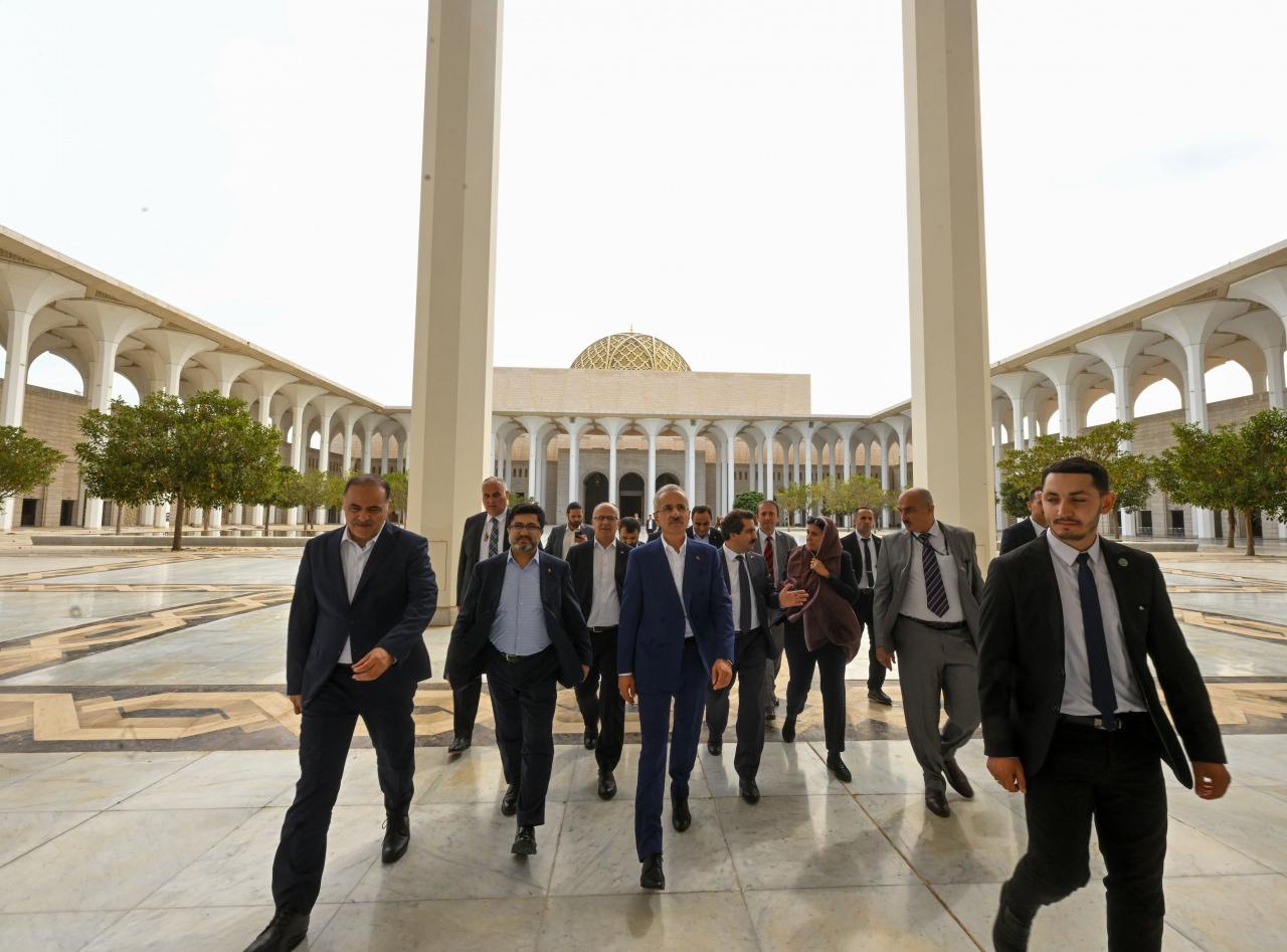 Ulaştırma ve Altyapı Bakanı Uraloğlu, Cezayir’in sembol mekanlarını ziyaret etti