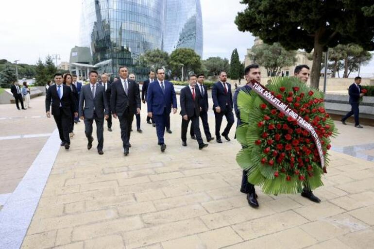 Bakan Yumaklı, Azerbaycan Şehitliği ve Türk Şehitliği’ni ziyaret etti