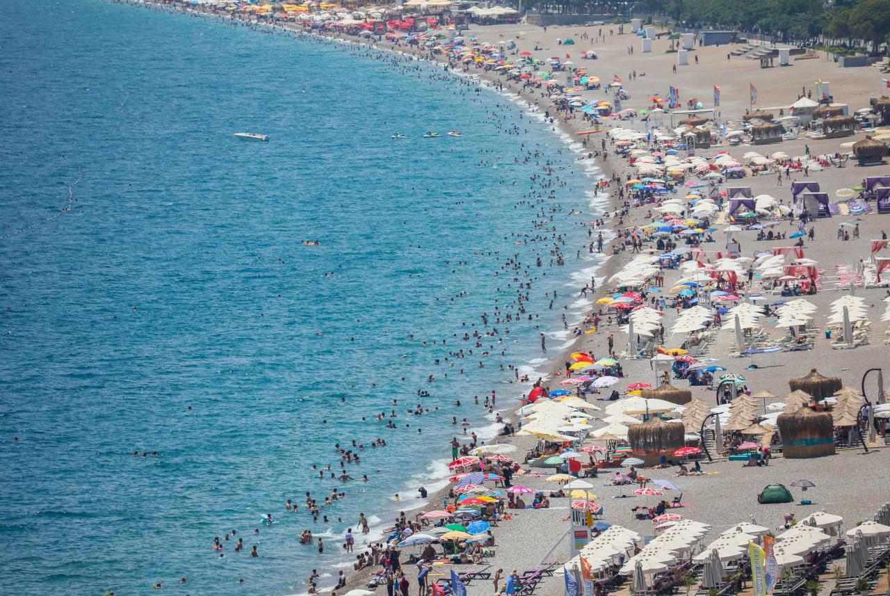Antalya 8 ayda 10 milyonu aşkın turist ağırladı