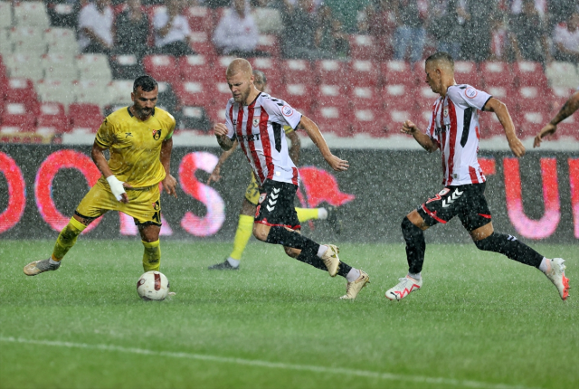 Yoğun yağış nedeniyle ertelenen Samsunspor-İstanbulspor maçı 8 Kasım'da oynanacak! Kaldığı dakikadan başlayacak