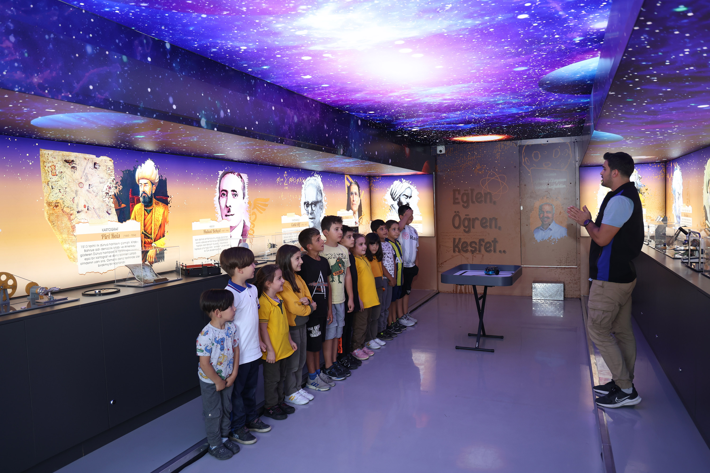 Başkan Altay: “Bilim tırımız yenilenen yüzüyle çocuklara bilim sevgisi aşılıyor”