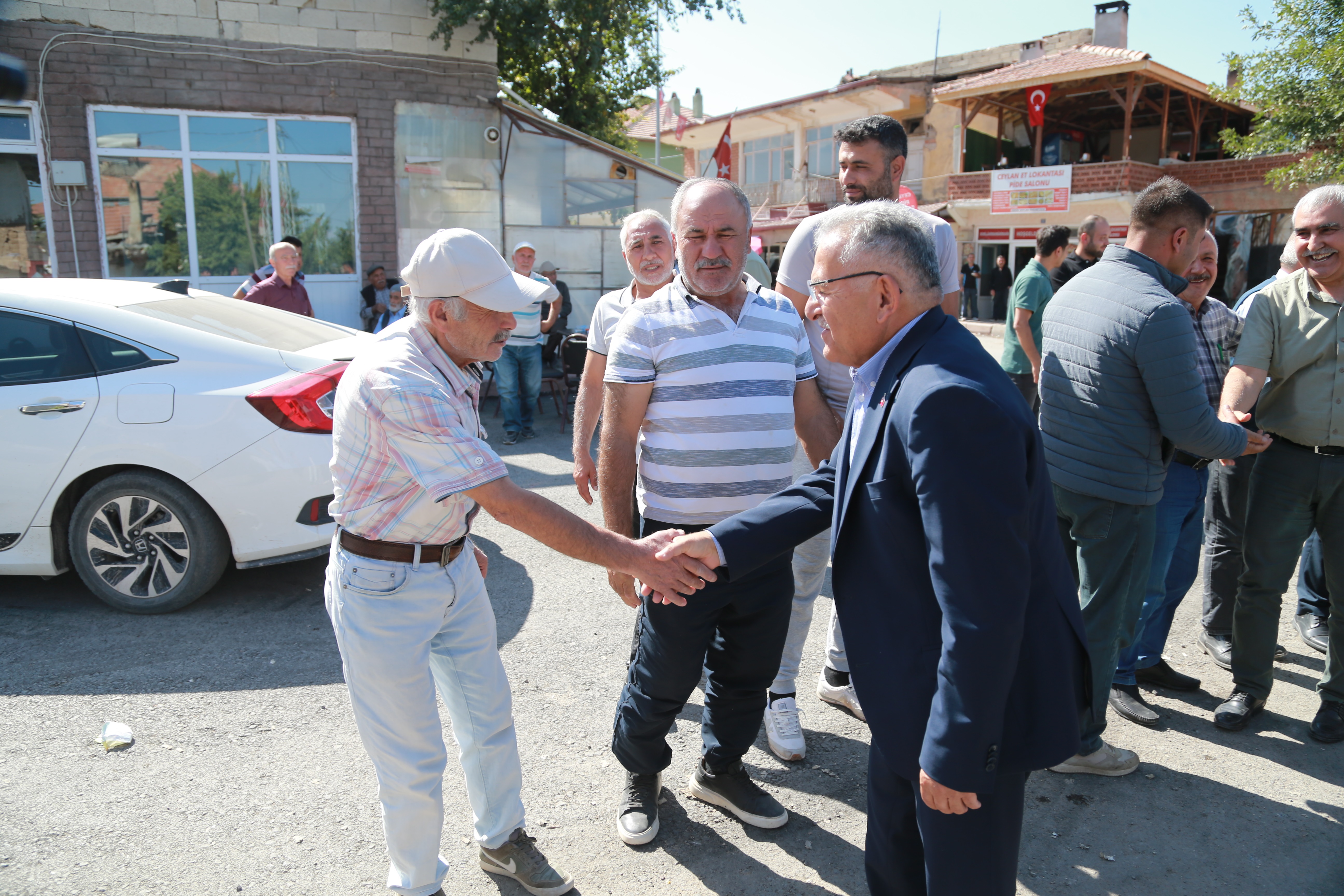 Başkan Büyükkılıç, Sarıoğlan ve Akkışla ilçelerini ziyaret etti