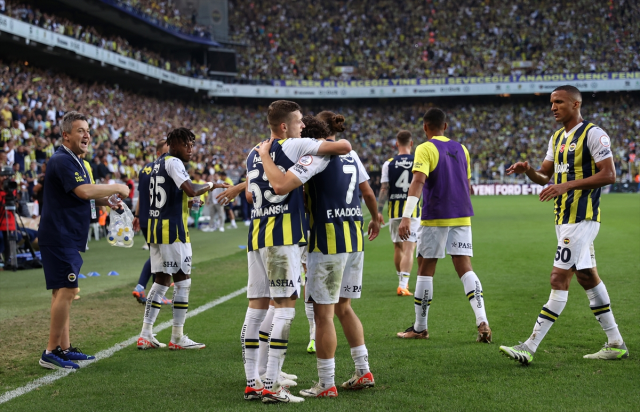 Son Dakika: Kadıköy'de geçit yok! Fenerbahçe, Antalyaspor'u 3 golle yenerek liderliğini sürdürdü