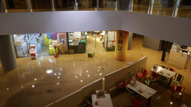 Hong Kong’da tayfun ve sel bir arada: 2 kişi hayatını kaybetti, 110 kişi yaralandı