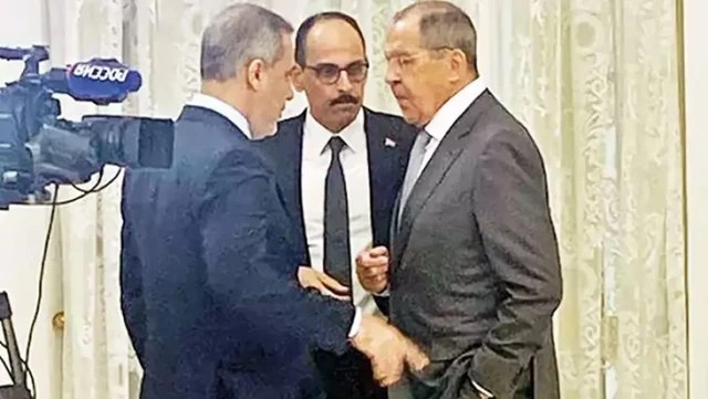 Hakan Fidan, Sergey Lavrov ve İbrahim Kalın’ın hararetli sohbeti zirveye damga vurdu