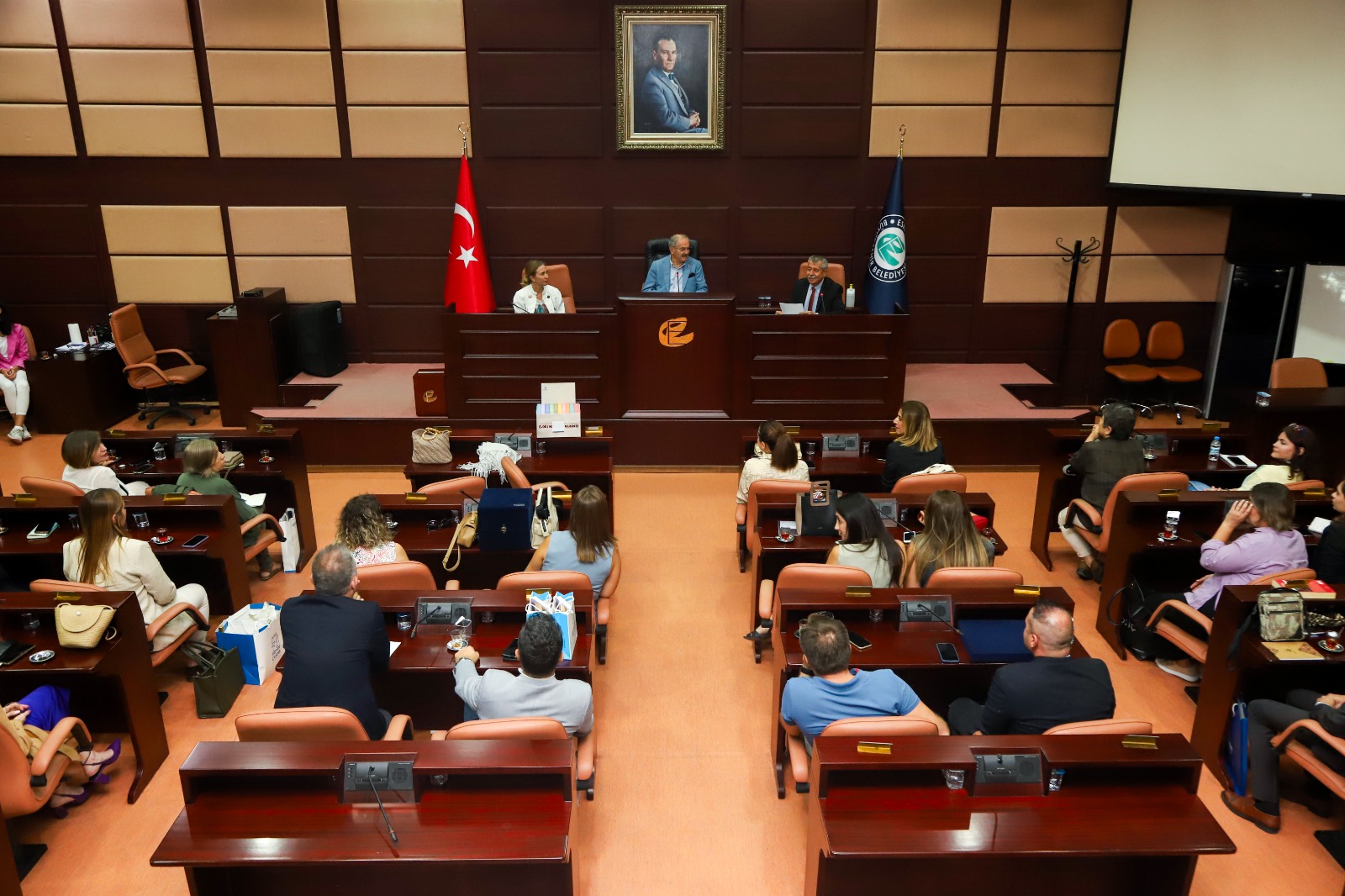 İzmir Yerel Yönetimler Eğitim Kurulu’ndan Başkan Büyükerşen’e ziyaret    