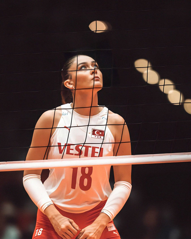 Milli voleybolcu Zehra Güneş'in pozu ünlüler dünyasını salladı