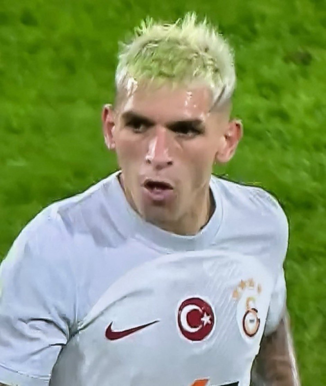 Herkes yemyeşil oldu! Galatasaray-İstanbulspor maçındaki boyanın sırrı çözüldü