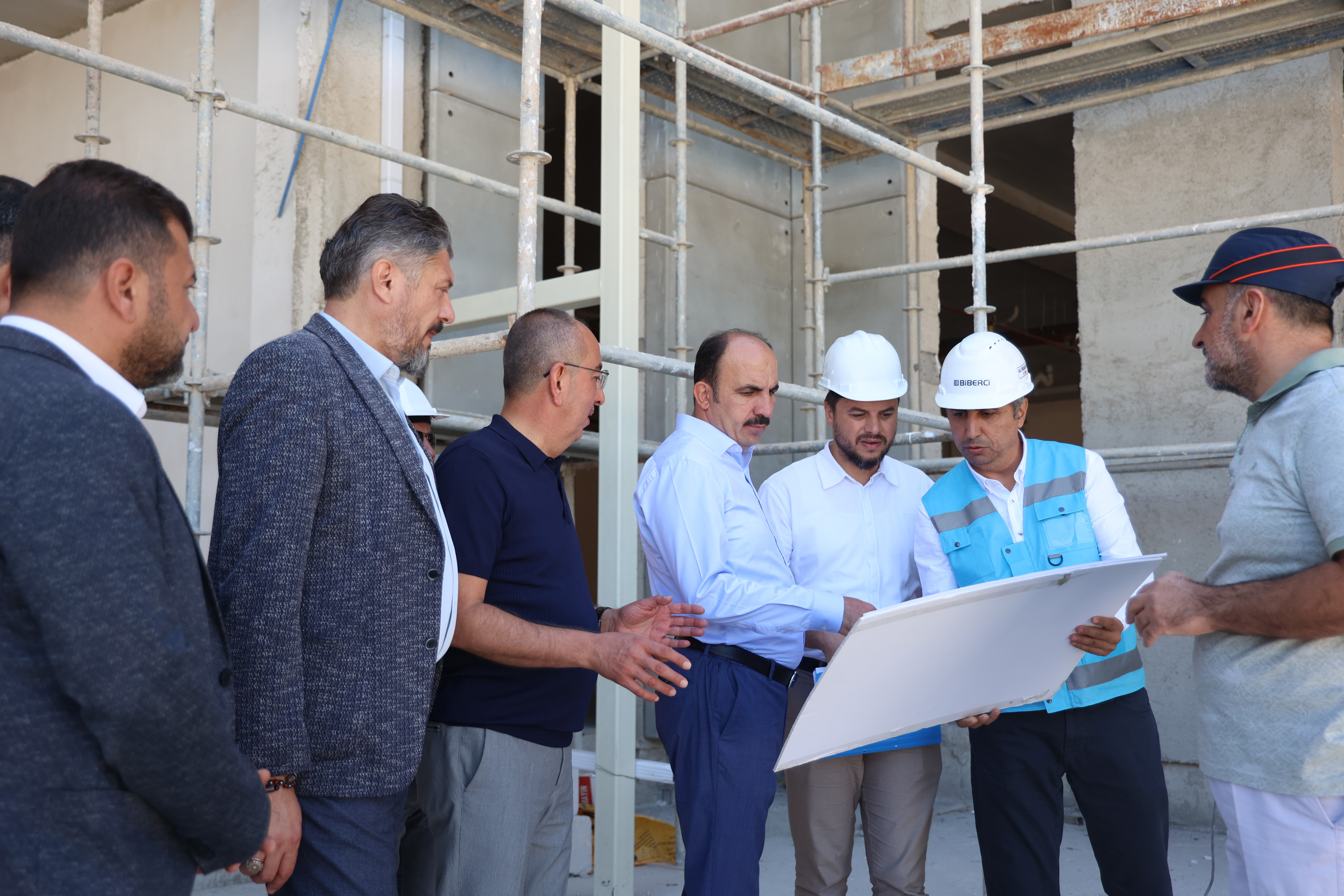 Başkan Altay ve Başkan Kavuş, Yaka Sosyal Tesisleri inşaatını inceledi