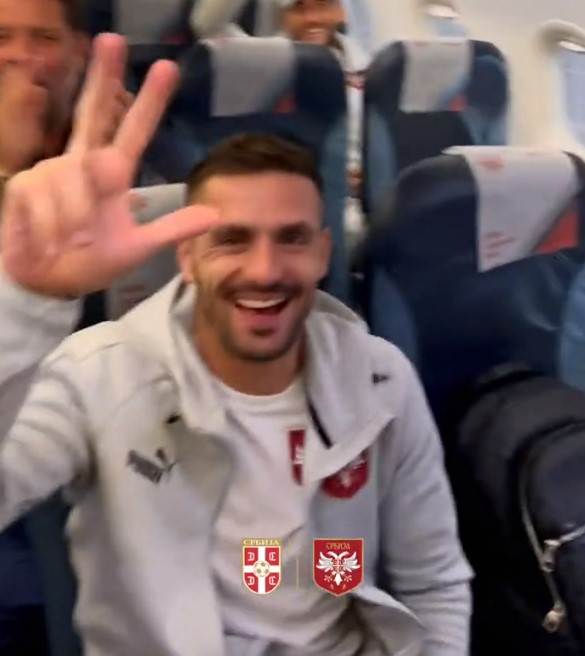 Uçakta çetnik selamı veren Fenerbahçe'nin yıldızı Tadic'e tepkiler çığ gibi