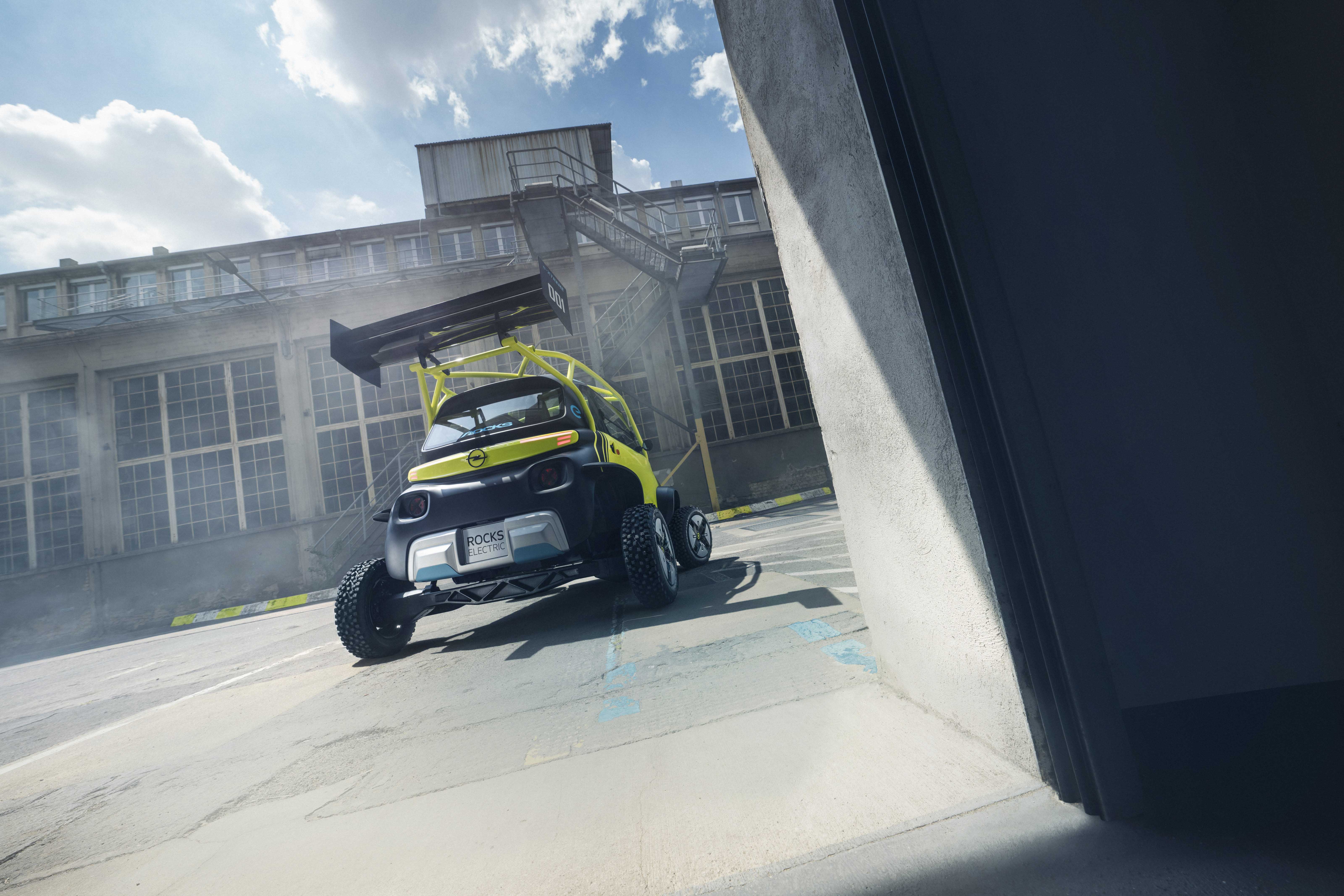 Yarışmada hayal edilen tasarım üretildi: Opel Rocks e-Xtreme