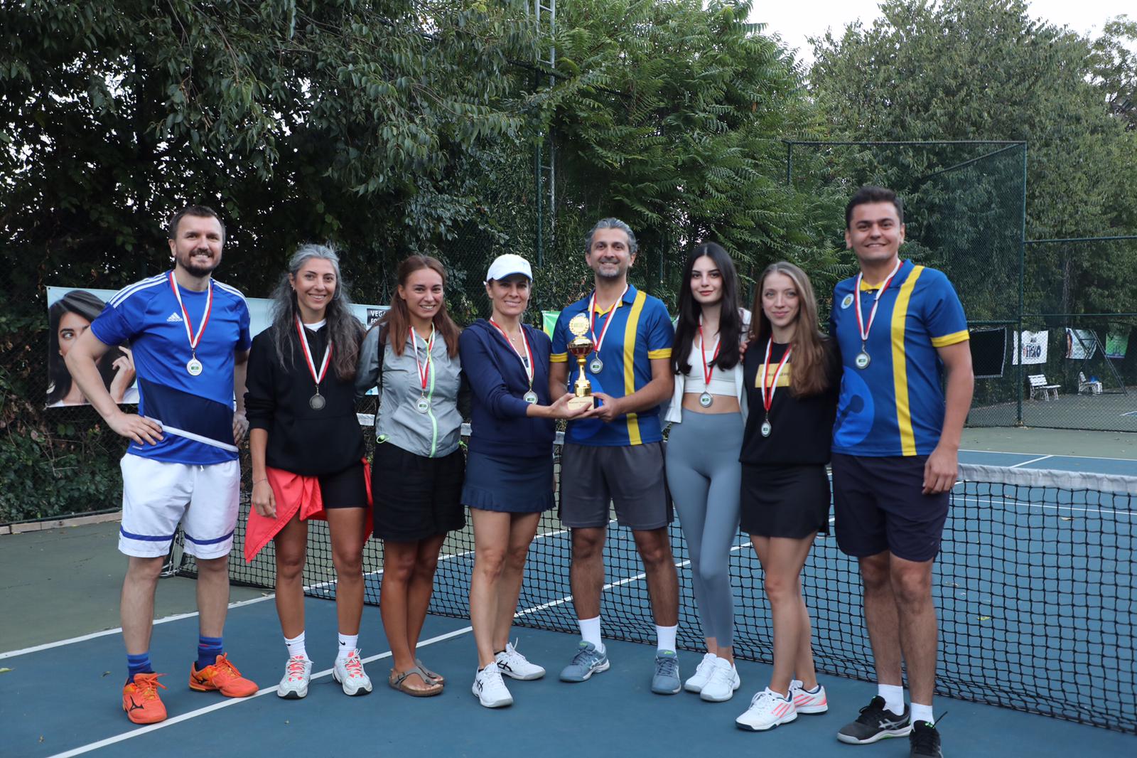 Business Tennis Cup’ın kazananları Amazon Türkiye ve KPMG