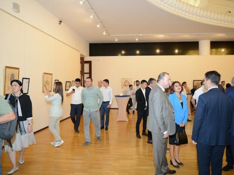 Hat Eserleri Sergisi, Özbekistan ile yurt dışına açıldı
