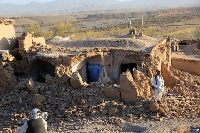Afganistan'da deprem felaketinde ölü sayısı 2 bin 400'e yükseldi
