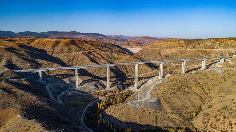 Bakan Uraloğlu duyurdu! Türkiye’deki iki dev projeye uluslararası ödül