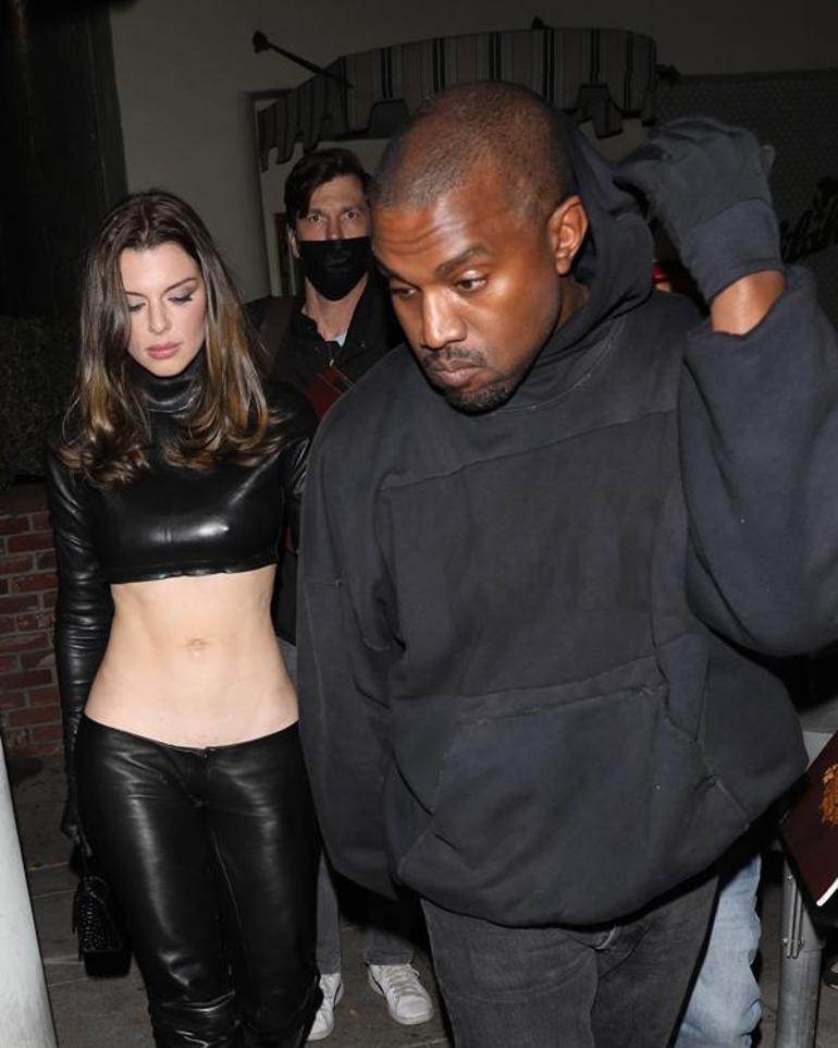 'Kanye West, göğüs büyütme operasyonu geçirmem için ödeme yapmayı teklif etti!'