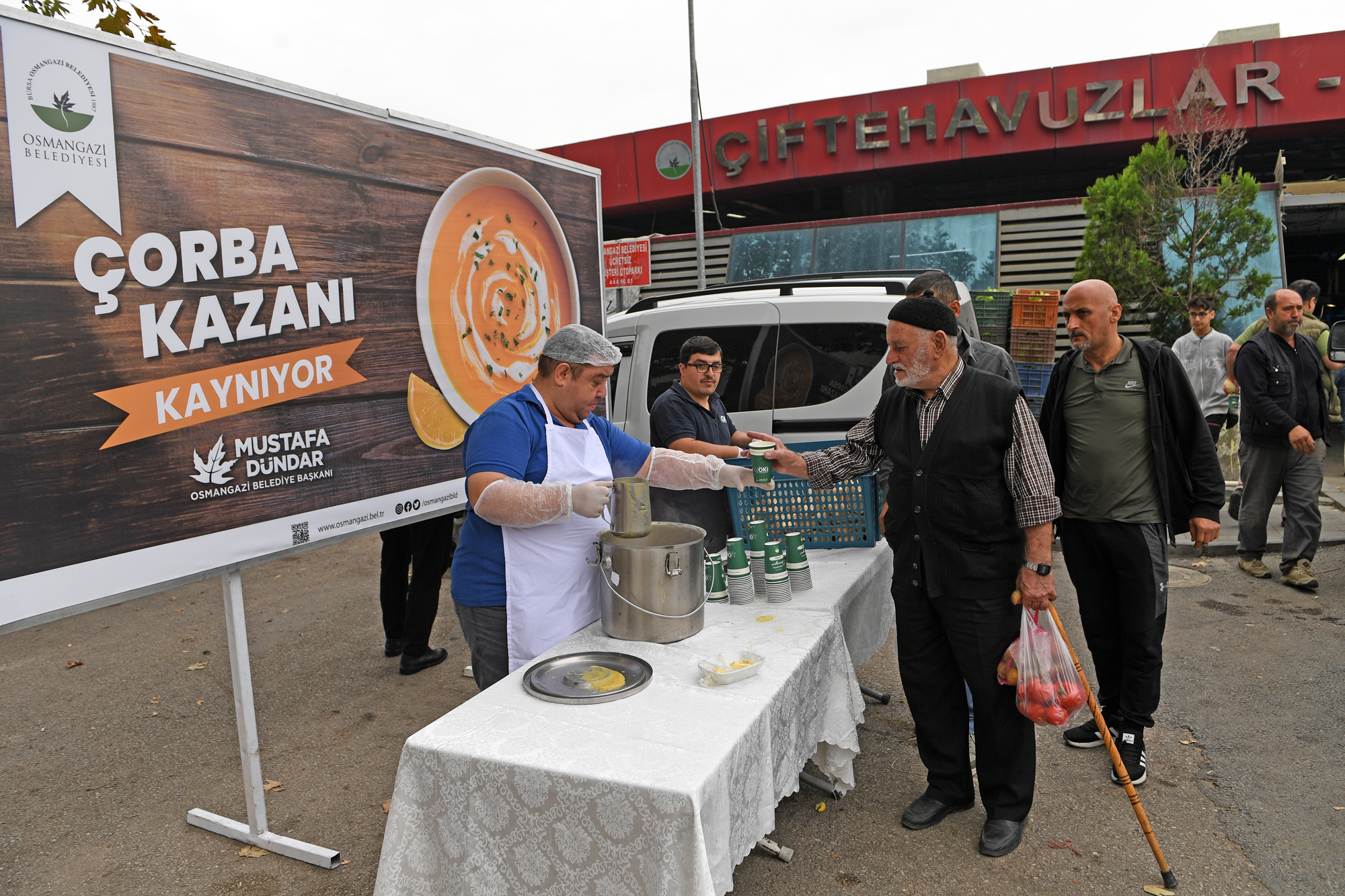 Başkan Dündar, pazar esnafıyla buluştu