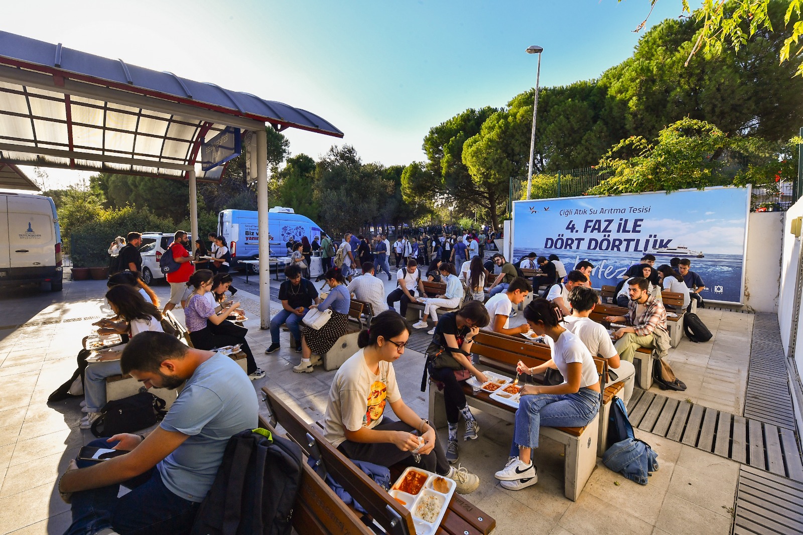 İzmir’de üniversite öğrencilerine sıcak yemek desteği başladı