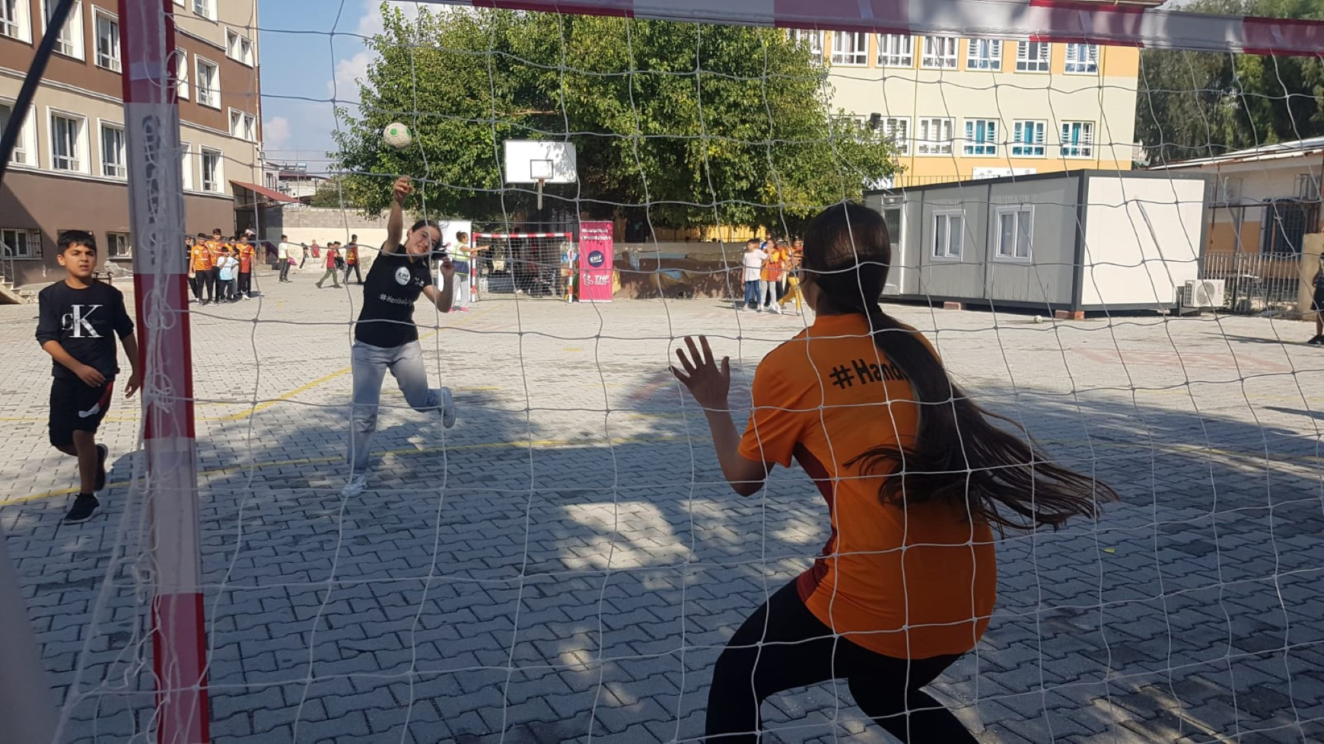 “Hentbol İyileştirir” projesi Hatay’da devam etti