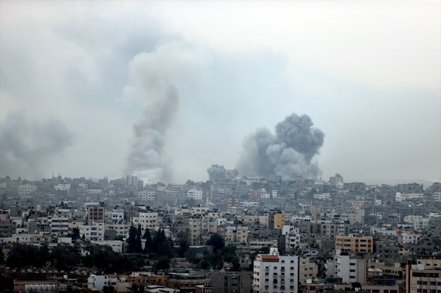 İsrail ordusu: Gazze'ye yönelik hava saldırılarında 1000 tondan fazla patlayıcı kullanıldı