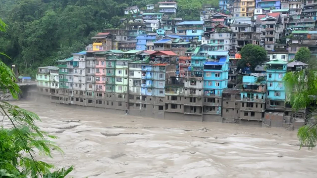 Hindistan'da sel felaketi! 14 kişi can verdi, onlarca insan kayıp