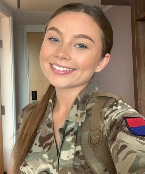 İngiltere'de komutanının cinsel tacizine uğrayan 19 yaşındaki kadın asker intihar etti