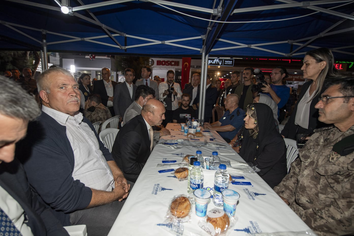 Başkan Soyer’den şehit polis Şimşek’in ailesine taziye