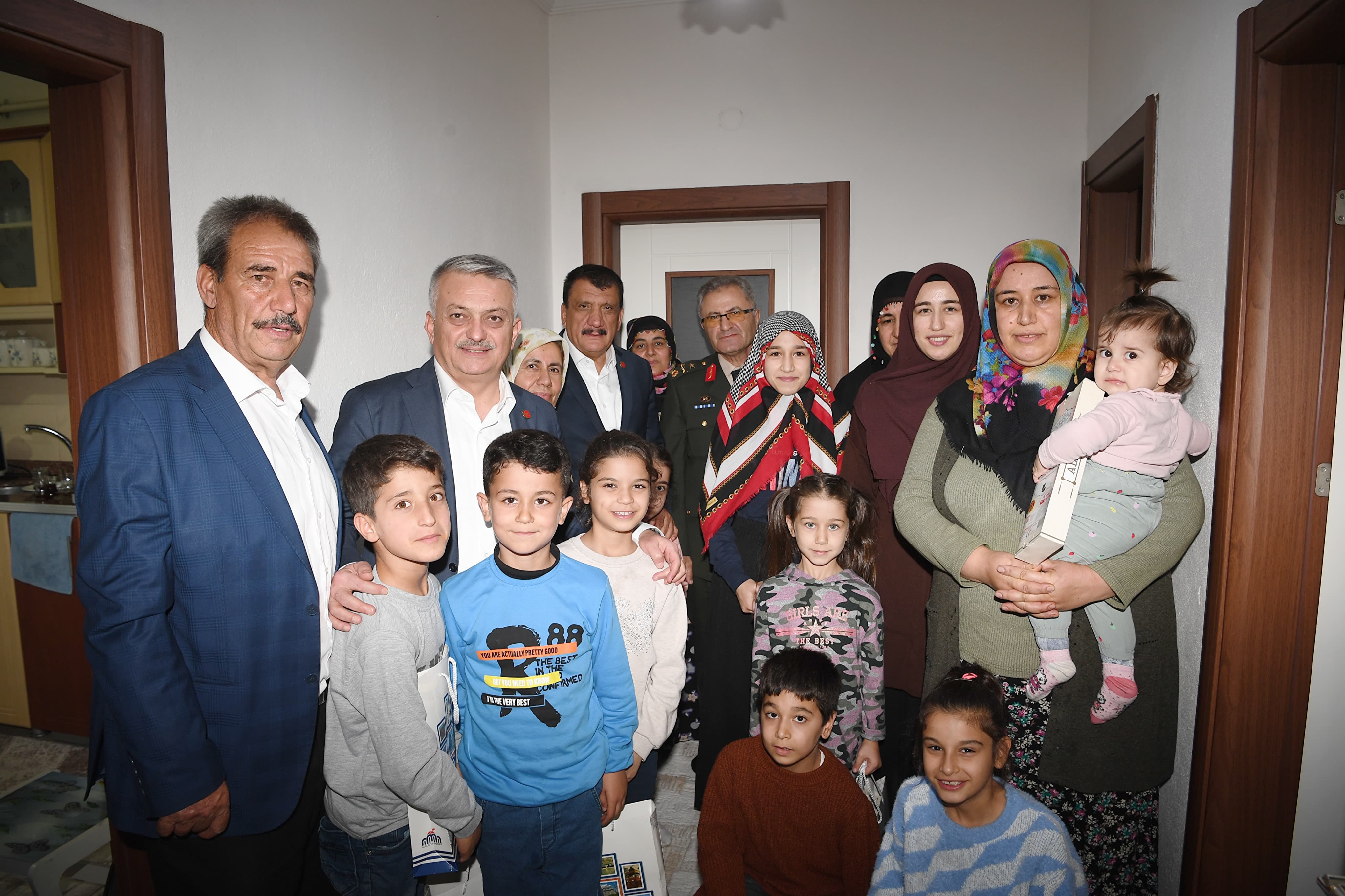Başkan Gürkan, 100 yaşındaki çınarları ziyaret etti