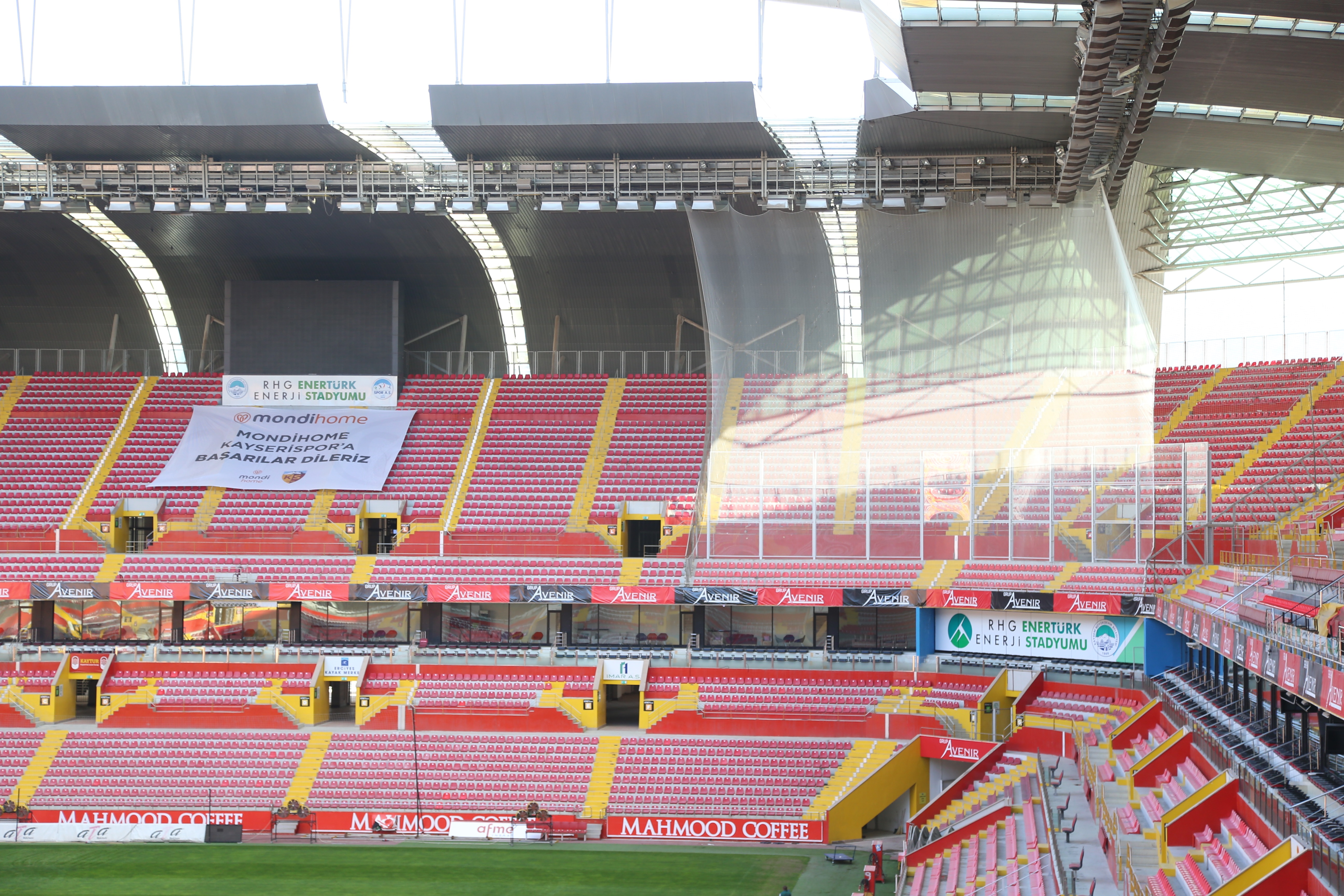 Büyükşehir, şehrin stadyumunda misafir tribününü güvenli hale getirdi