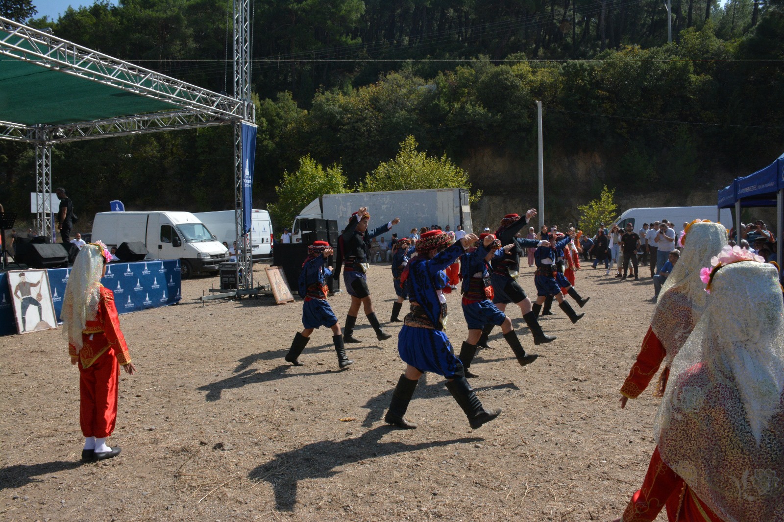 Kemalpaşa Dereköy Bal Festivali, yoğun ilgi gördü