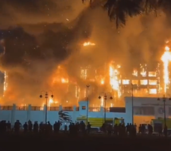 Mısır'da Emniyet Müdürlüğü'nde çıkan yangın kontrol altına alındı! Yaralanan 38 kişi hastanelere sevk edildi