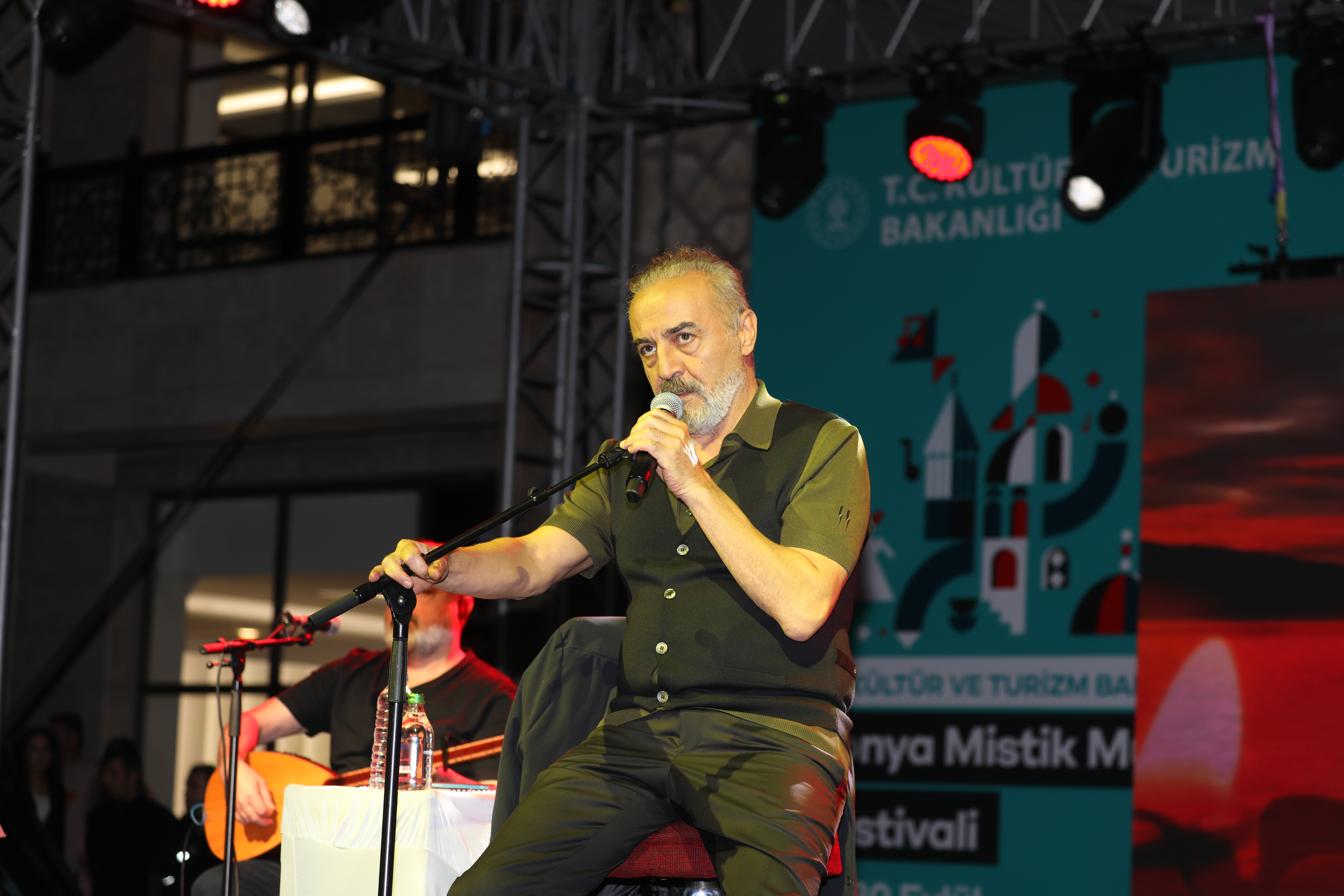 Konya Mistik Müzik Festivali’nin son gününde Yılmaz Erdoğan, Konyalılarla buluştu