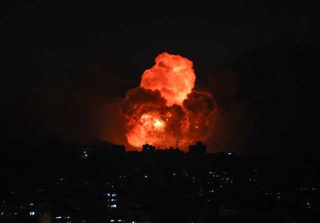 İsrail'den Gazze'ye hava bombardımanı! Gece boyunca vurdukları evlerde 24 kişi hayatını kaybetti